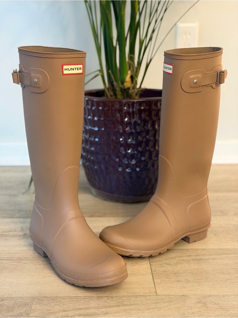 Hunter Tall Rubber Rain Boots in ‘Sand’ - Picture 4 of 4